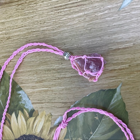 Raw amethyst crystal necklace handmade macrame cage string necklace - Picture 4 of 7